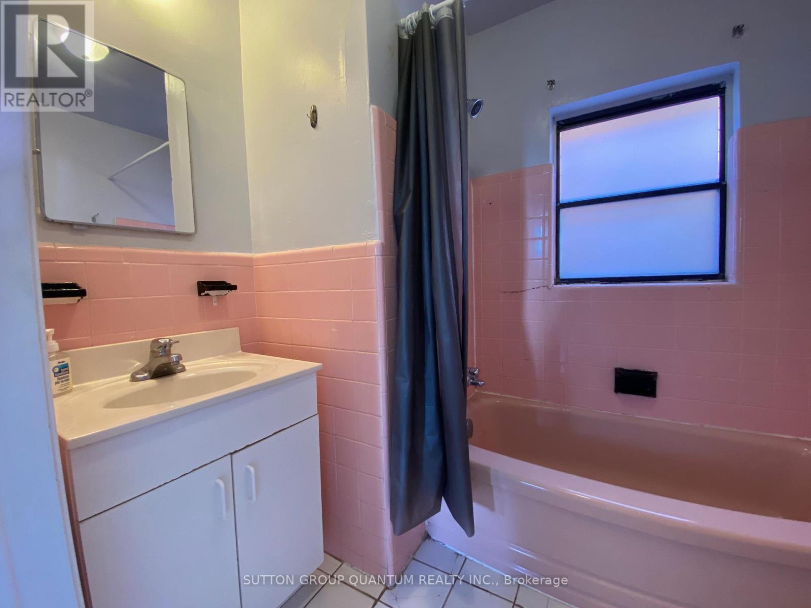 #2 - 25A Milton Street, Toronto, ON - Indoor Photo Showing Bathroom