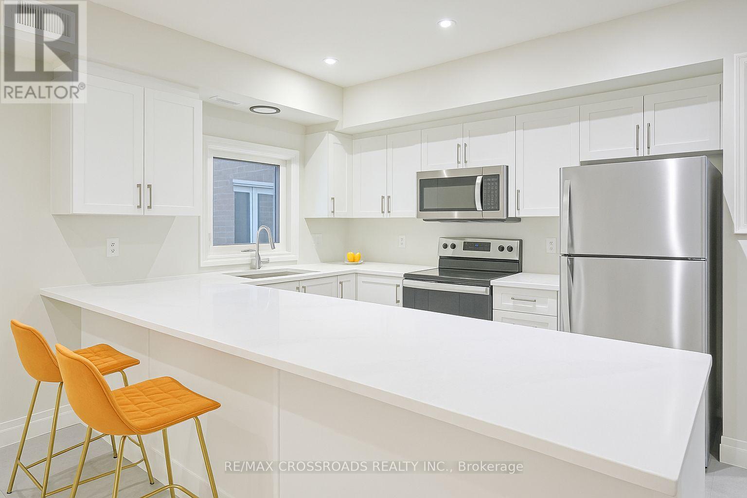 404 - 233 Watson Avenue, Windsor, ON - Indoor Photo Showing Kitchen With Stainless Steel Kitchen