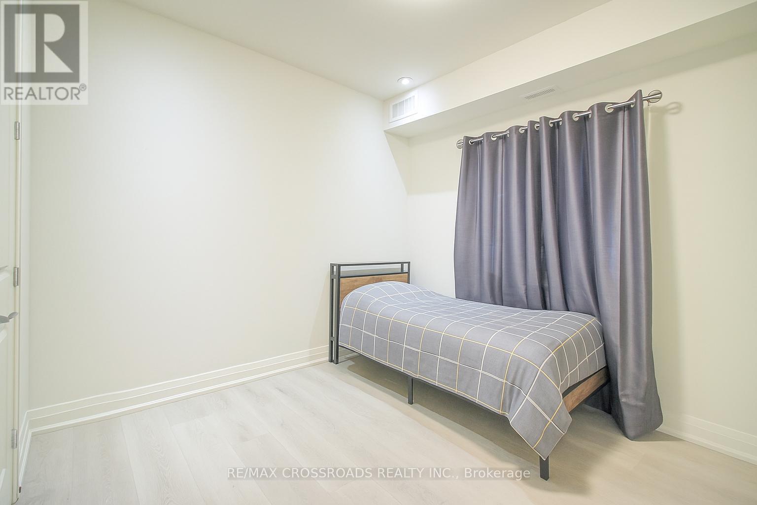 404 - 233 Watson Avenue, Windsor, ON - Indoor Photo Showing Bedroom