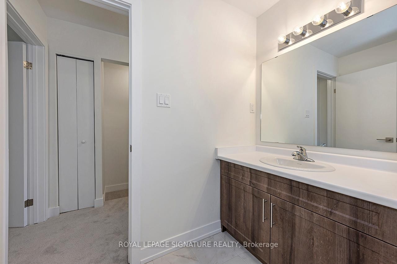 65 Woodman Drive N, Hamilton, ON - Indoor Photo Showing Bathroom