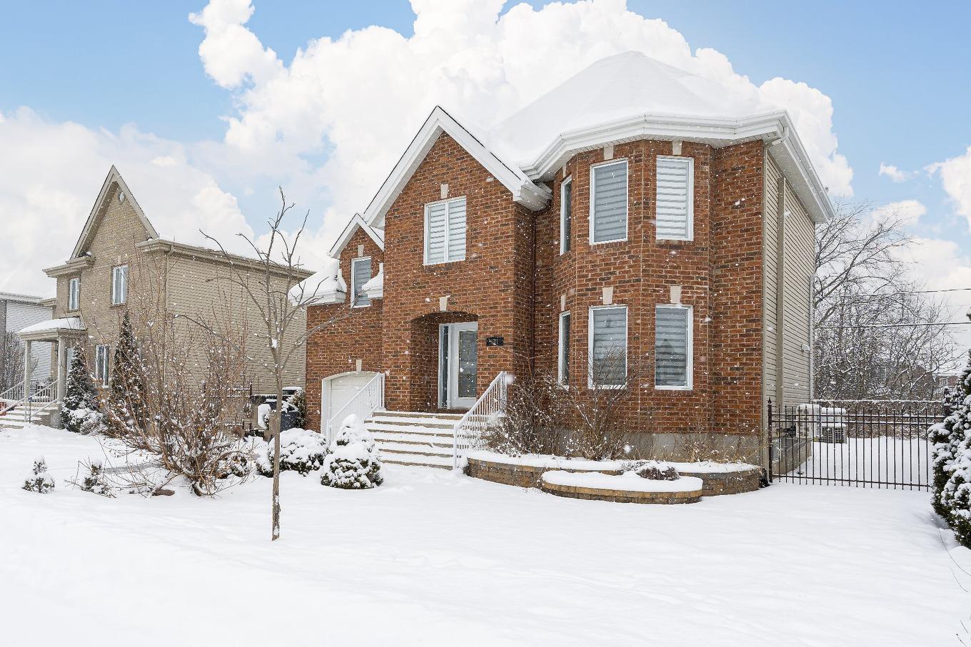 Frontage - 141 Rue De Villandry, Vaudreuil-Dorion, QC - Outdoor With Facade