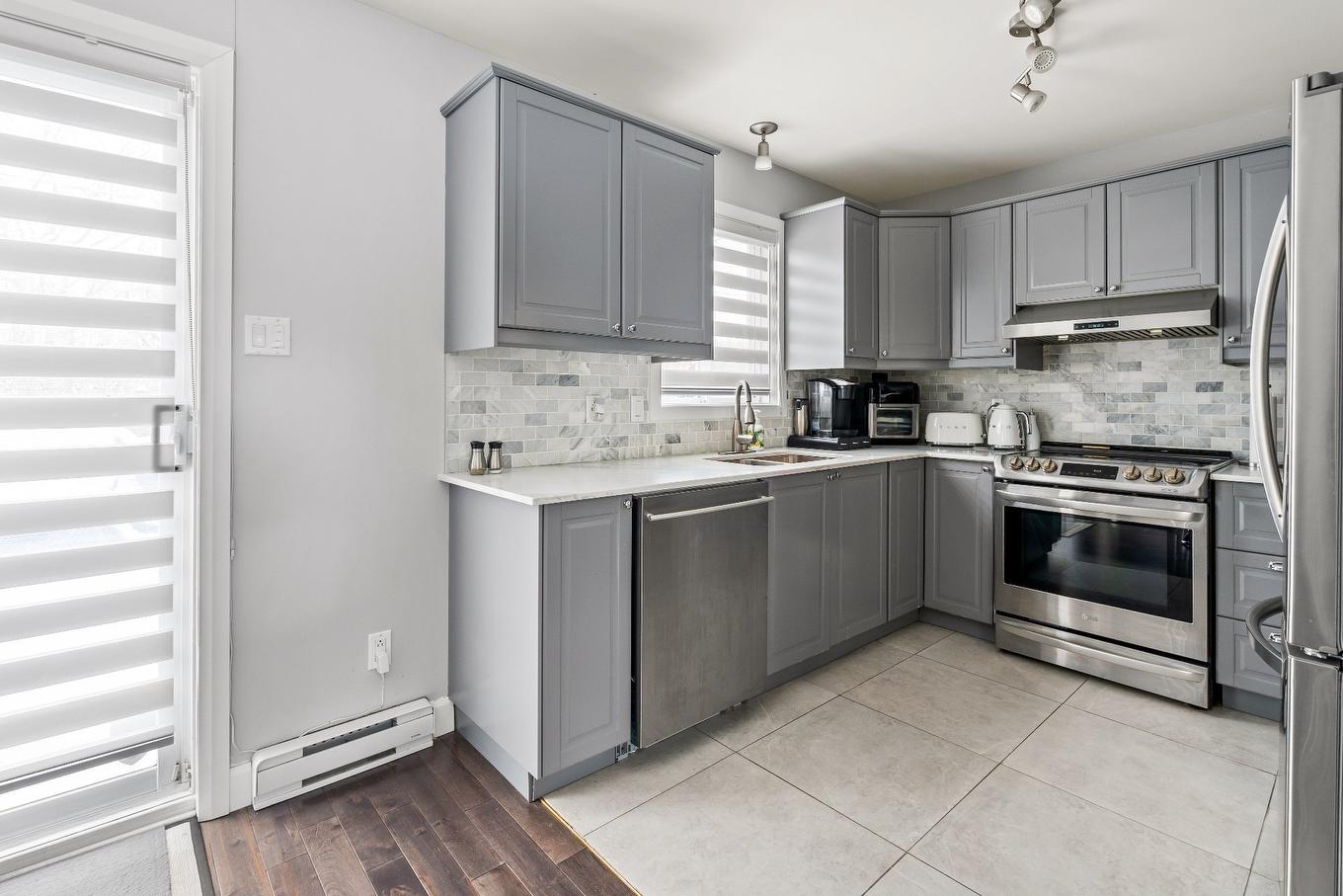 Kitchen - 141 Rue De Villandry, Vaudreuil-Dorion, QC - Indoor Photo Showing Kitchen