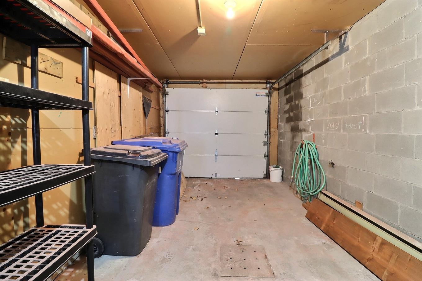 Garage - 527 Rue Du Gîte, Québec (Les Rivières), QC