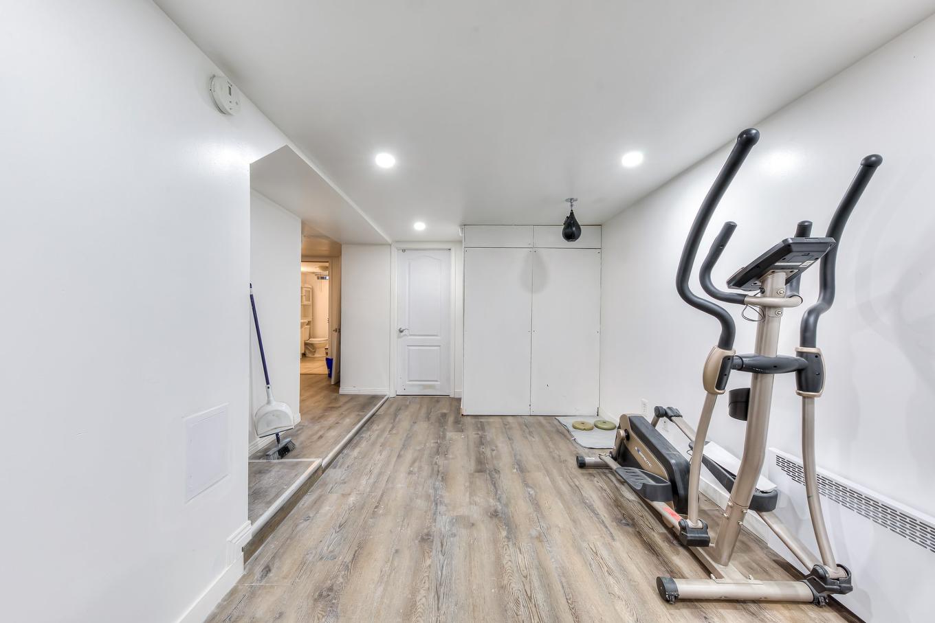 Basement - 8047 - 8049 Av. De Gaspé, Montréal (Villeray/Saint-Michel/Parc-Extension), QC - Indoor Photo Showing Gym Room