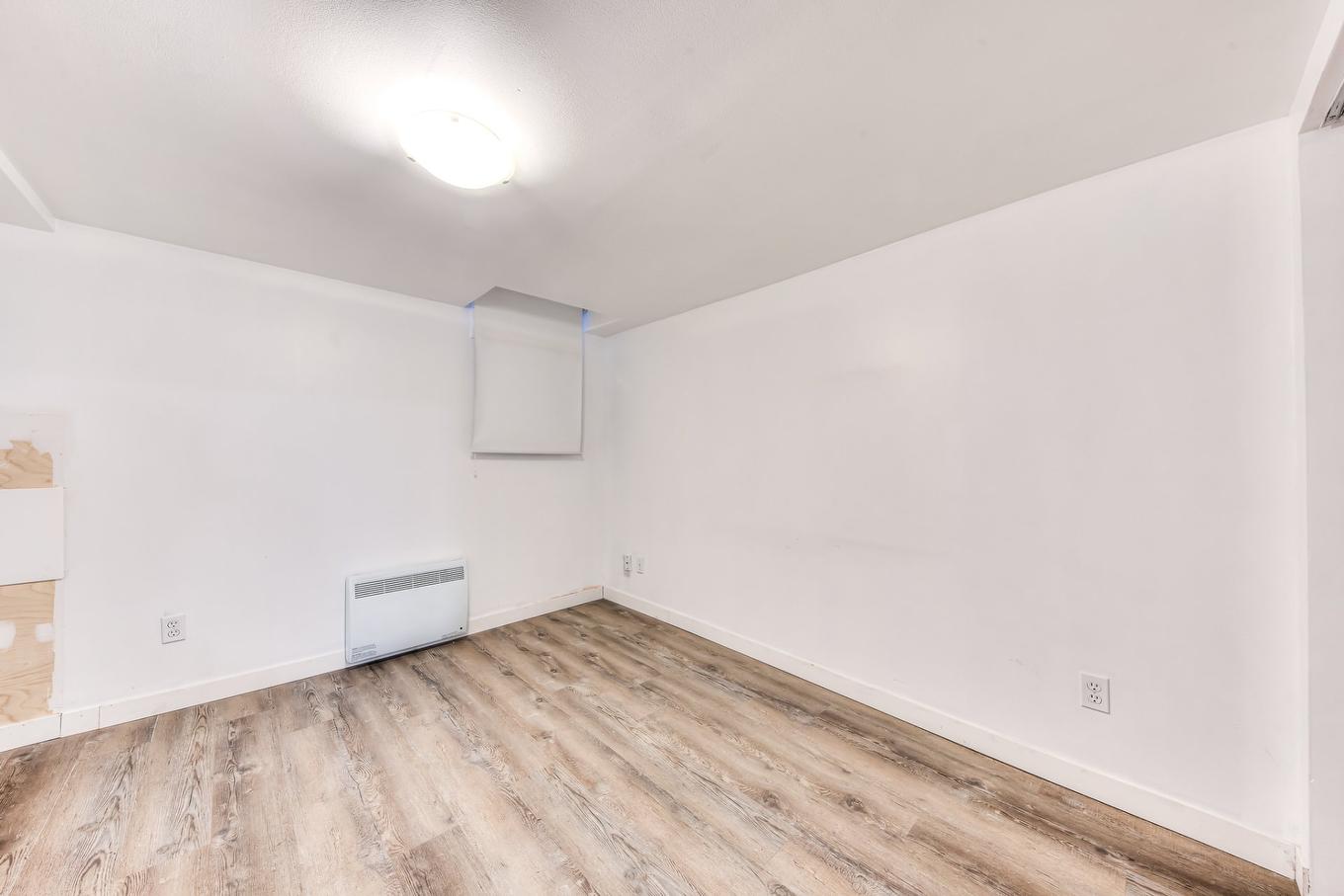 Basement - 8047 - 8049 Av. De Gaspé, Montréal (Villeray/Saint-Michel/Parc-Extension), QC - Indoor Photo Showing Other Room