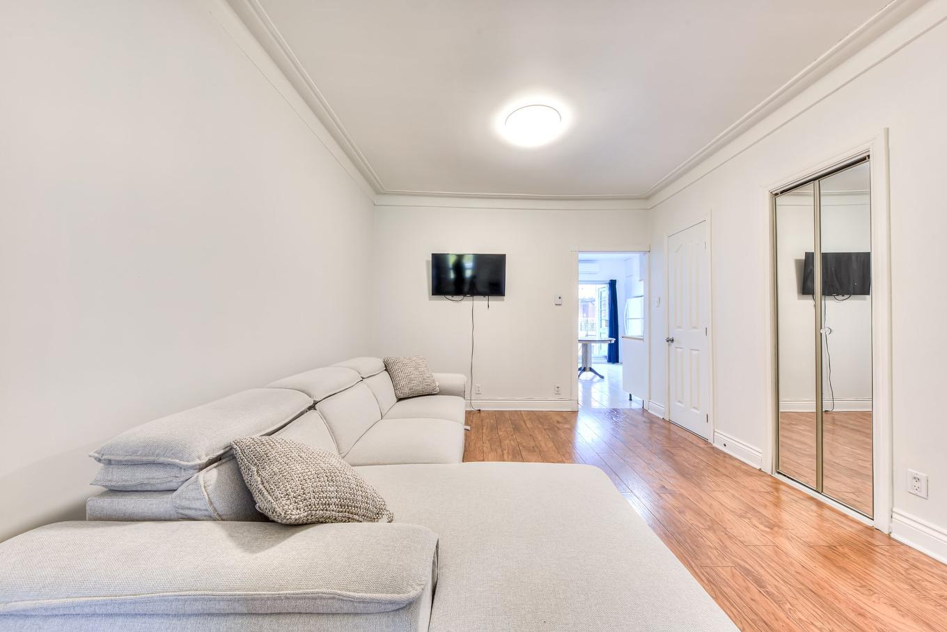 Living room - 8047 - 8049 Av. De Gaspé, Montréal (Villeray/Saint-Michel/Parc-Extension), QC - Indoor Photo Showing Other Room