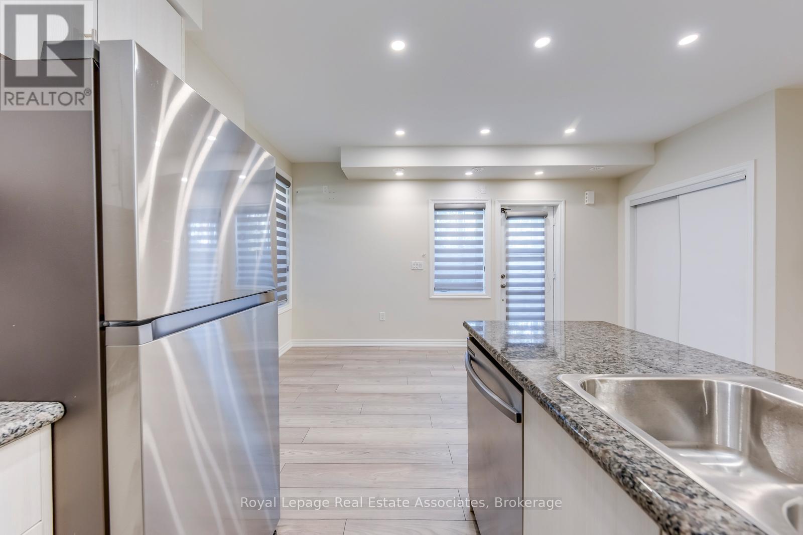 402 - 70 Halliford Place, Brampton, ON - Indoor Photo Showing Kitchen