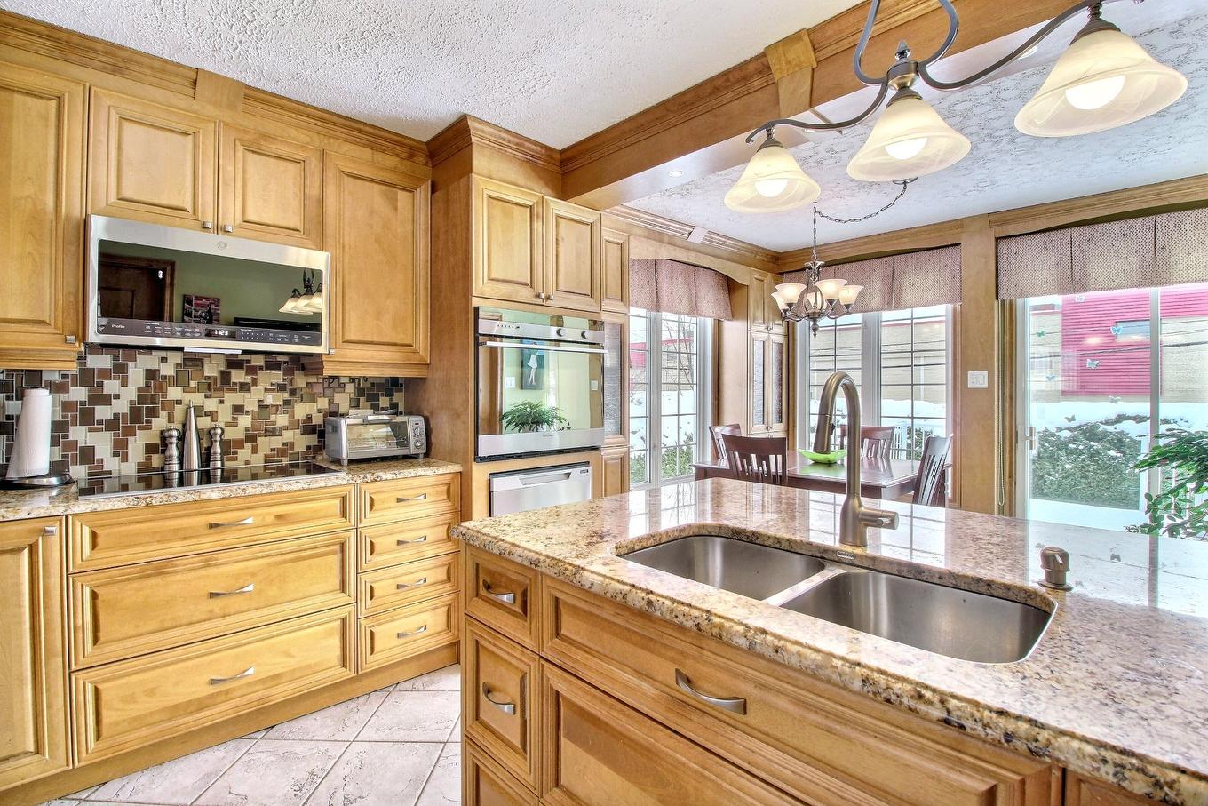 Cuisine - 188 14E Rue, Rouyn-Noranda, QC - Indoor Photo Showing Kitchen With Double Sink