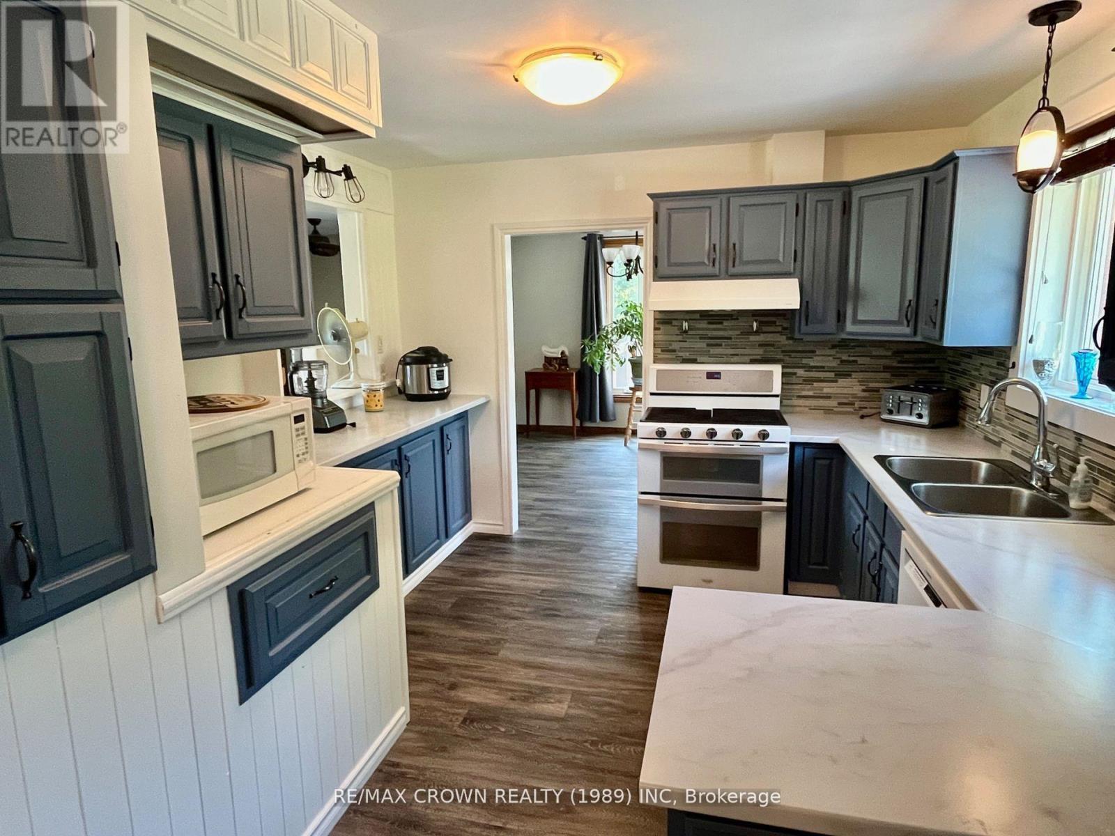518 Northriver Road, Unorganized Townships (Redbridge), ON - Indoor Photo Showing Kitchen With Double Sink