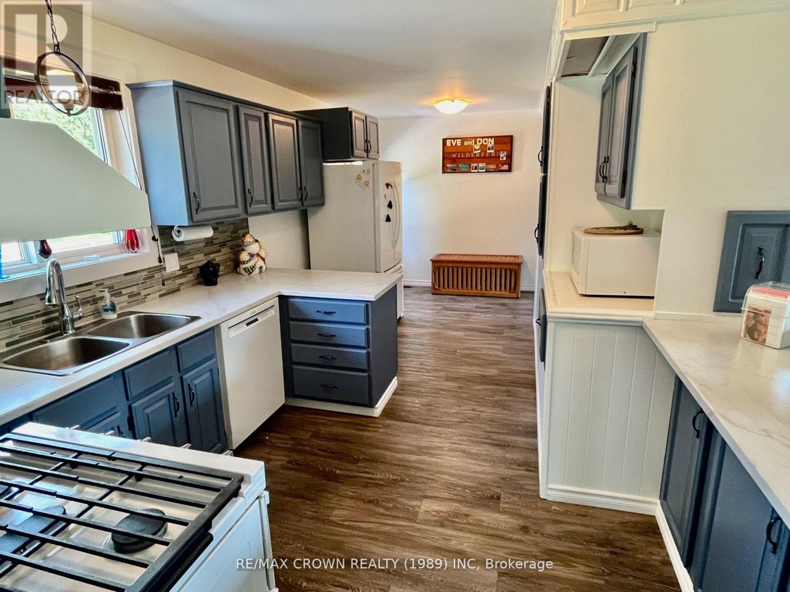 518 Northriver Road, Unorganized Townships (Redbridge), ON - Indoor Photo Showing Kitchen With Double Sink