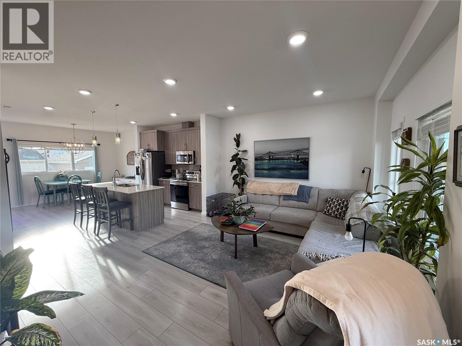4226 Brighton Circle, Saskatoon, SK - Indoor Photo Showing Living Room