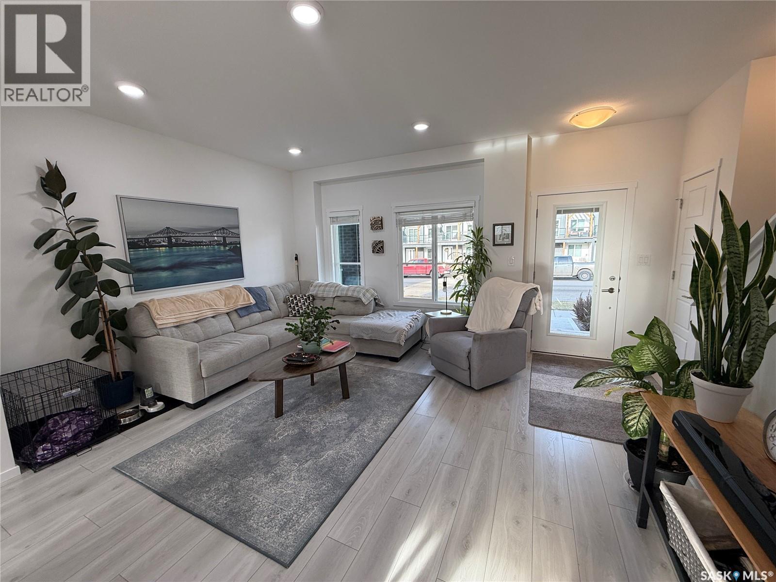 4226 Brighton Circle, Saskatoon, SK - Indoor Photo Showing Living Room