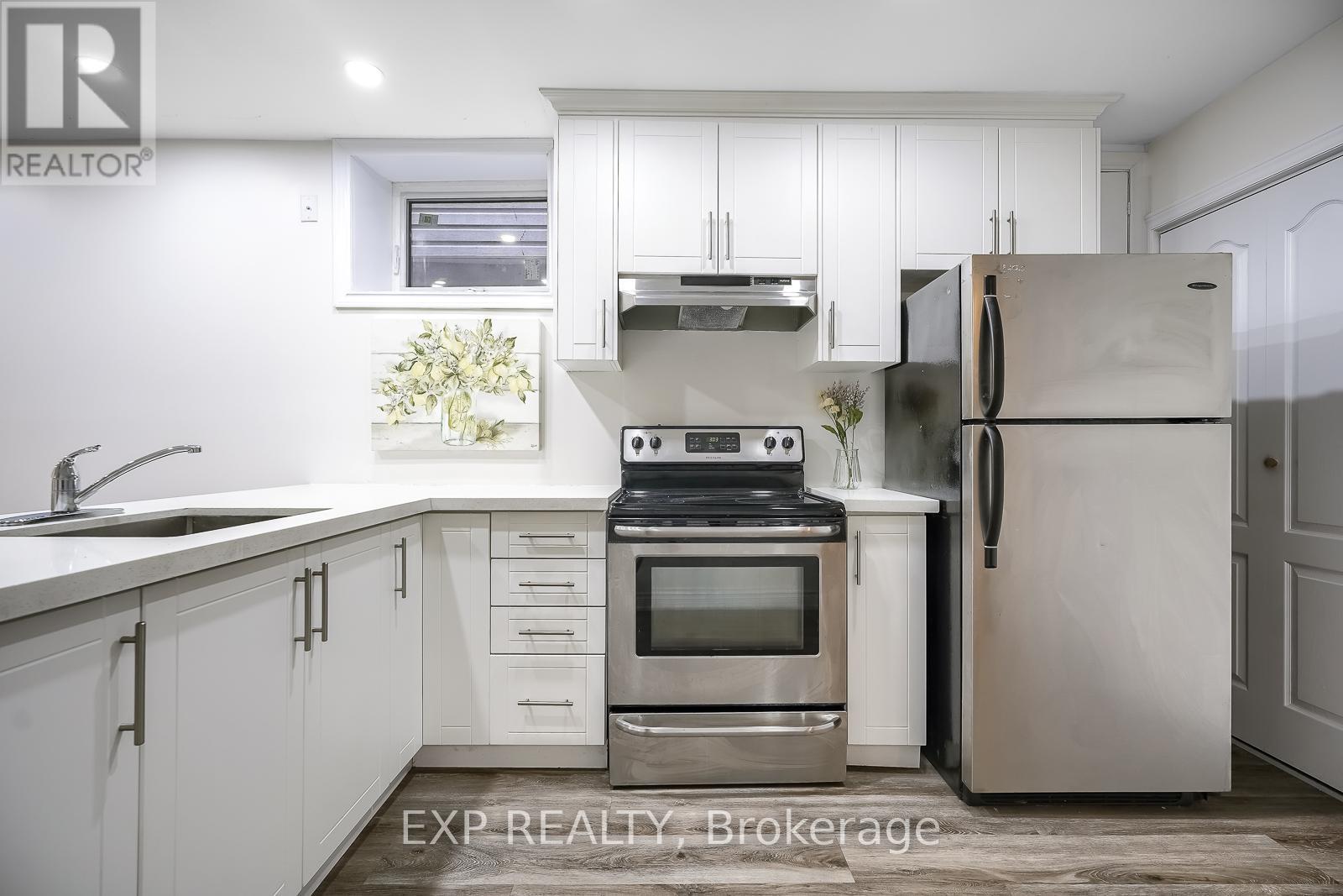 230 Mcanulty Boulevard, Hamilton, ON - Indoor Photo Showing Kitchen