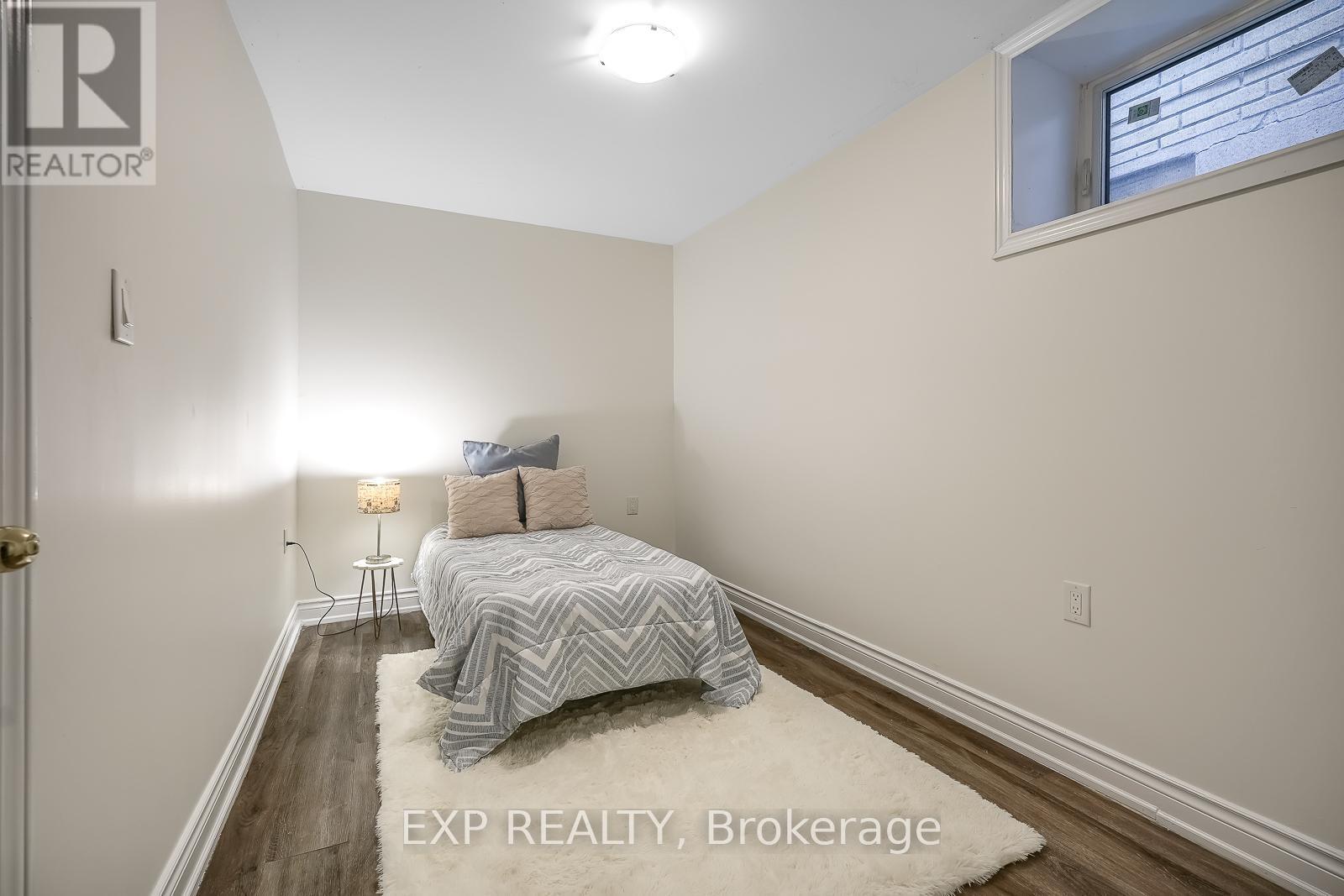230 Mcanulty Boulevard, Hamilton, ON - Indoor Photo Showing Bedroom