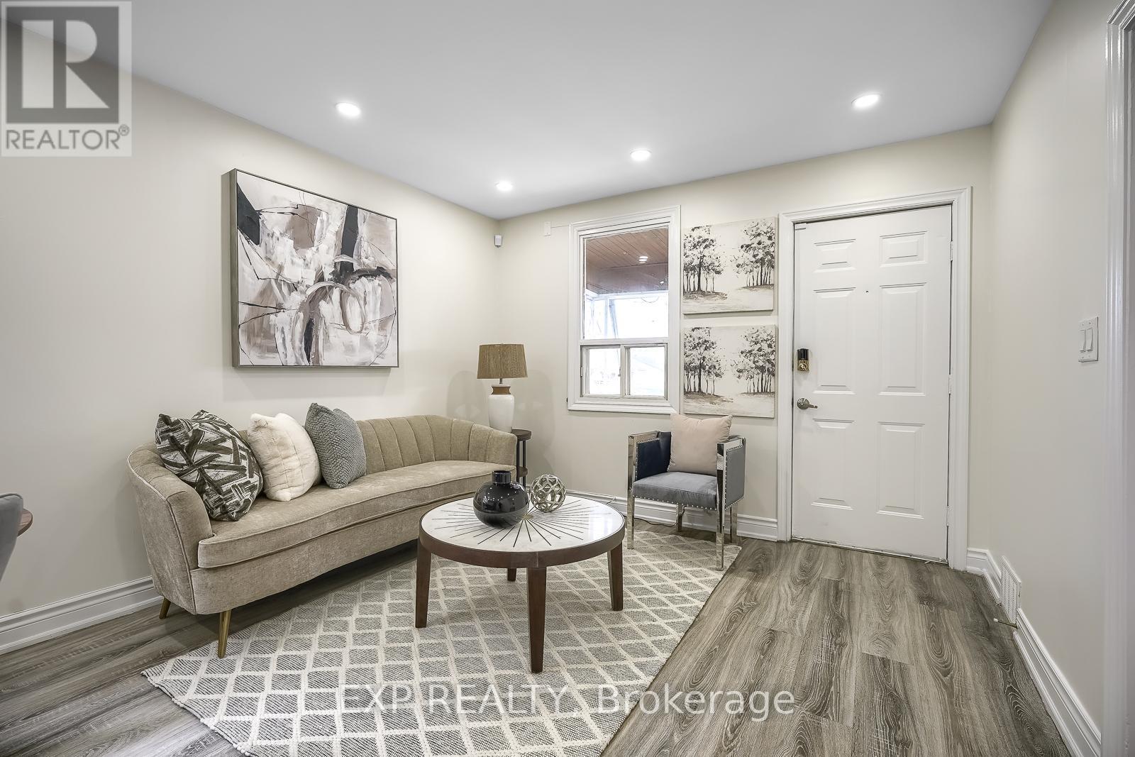 230 Mcanulty Boulevard, Hamilton, ON - Indoor