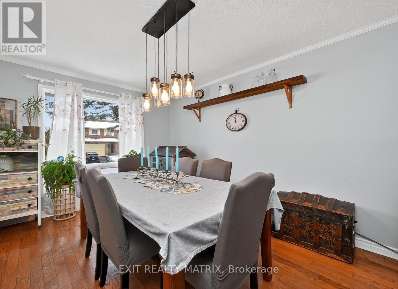 19 Mclennan Way, Ottawa, ON - Indoor Photo Showing Dining Room