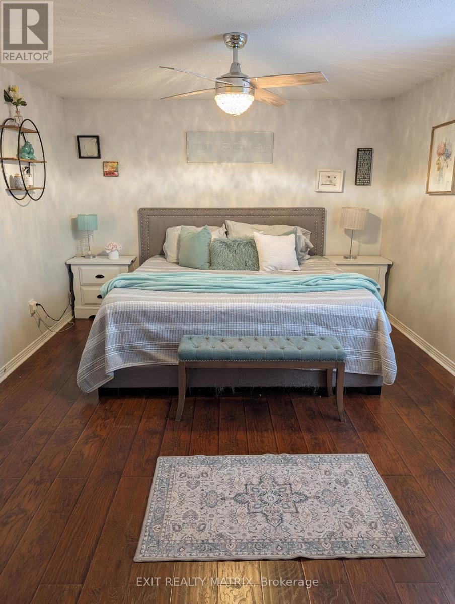 19 Mclennan Way, Ottawa, ON - Indoor Photo Showing Bedroom