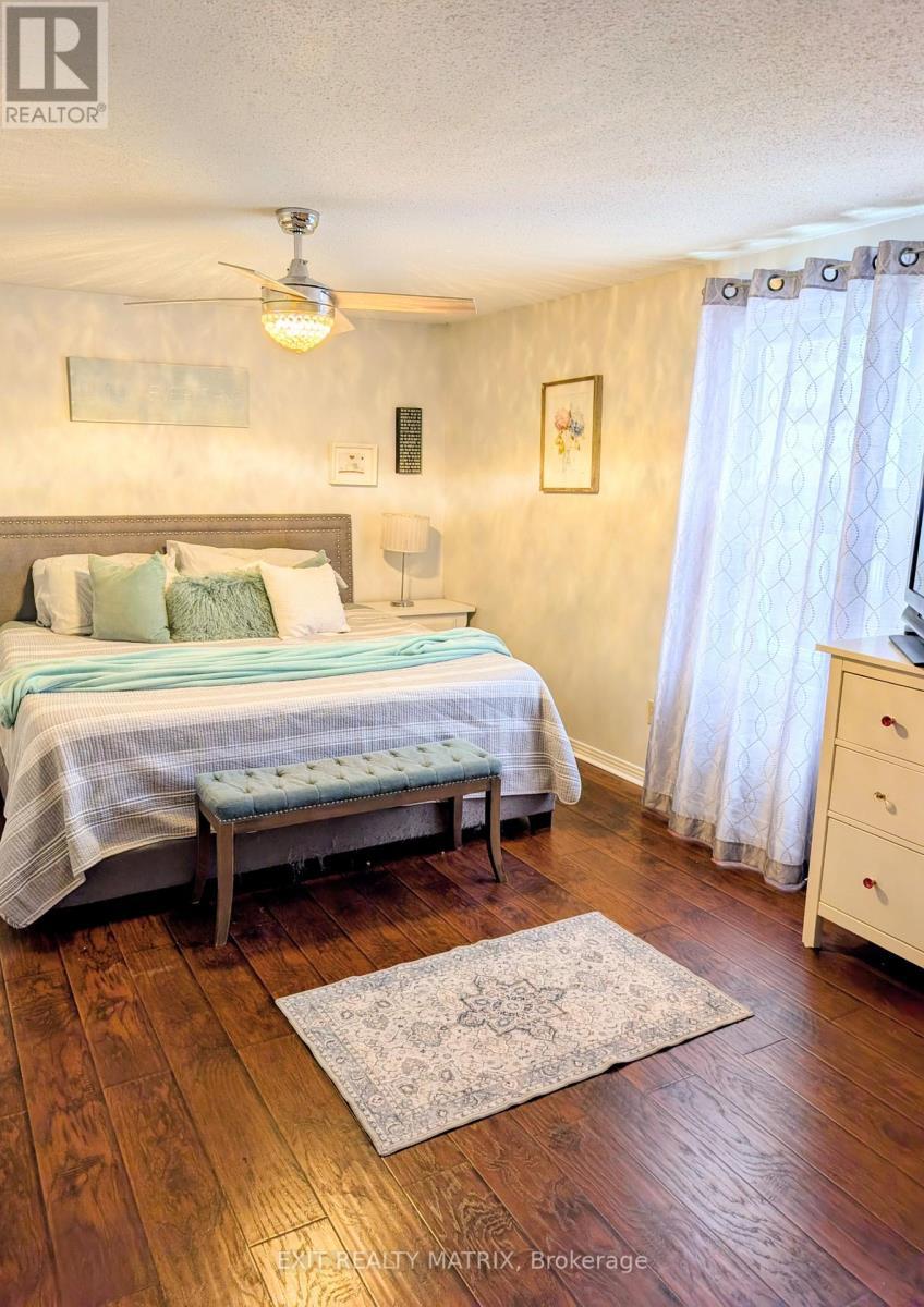 19 Mclennan Way, Ottawa, ON - Indoor Photo Showing Bedroom