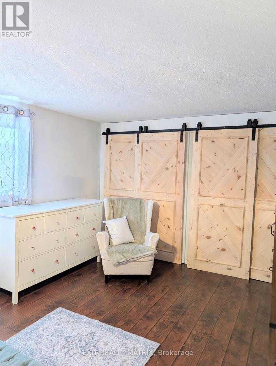 19 Mclennan Way, Ottawa, ON - Indoor Photo Showing Bedroom