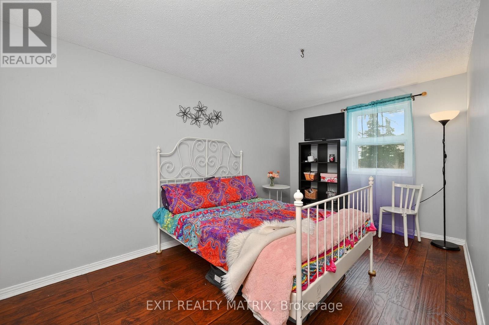 19 Mclennan Way, Ottawa, ON - Indoor Photo Showing Bedroom