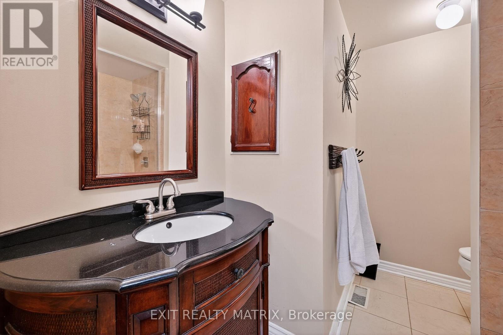 19 Mclennan Way, Ottawa, ON - Indoor Photo Showing Bathroom