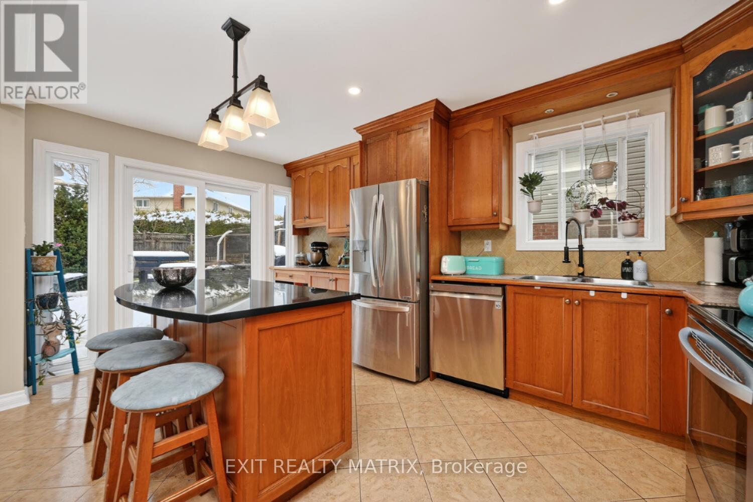19 Mclennan Way, Ottawa, ON - Indoor Photo Showing Kitchen With Stainless Steel Kitchen With Double Sink