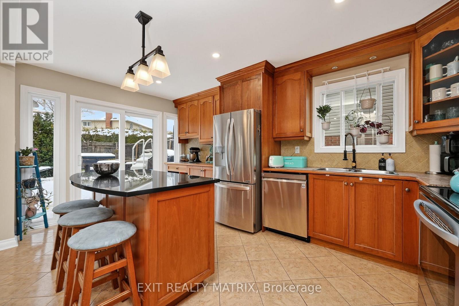 19 Mclennan Way, Ottawa, ON - Indoor Photo Showing Kitchen With Stainless Steel Kitchen With Double Sink
