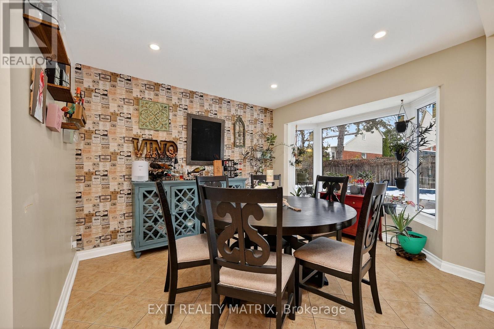 19 Mclennan Way, Ottawa, ON - Indoor Photo Showing Dining Room