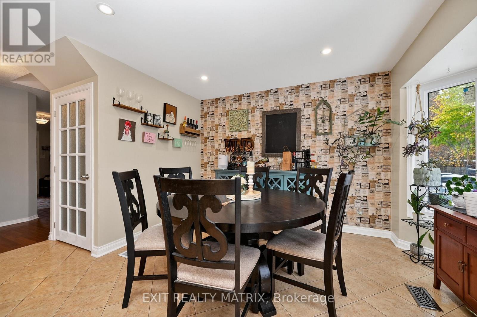 19 Mclennan Way, Ottawa, ON - Indoor Photo Showing Dining Room