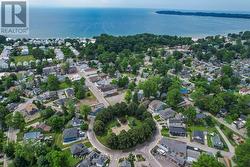 LOOK HOW CLOSE IT IS TO THE SHORE -