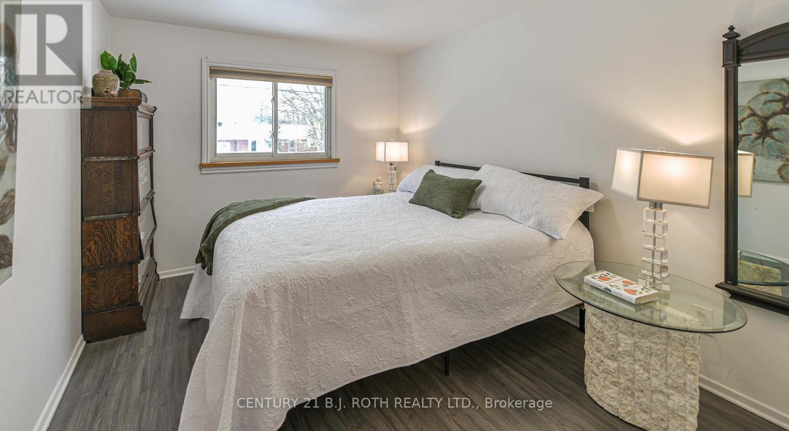 Bedroom - 201 Point Street, Clearview, ON - Indoor Photo Showing Bedroom