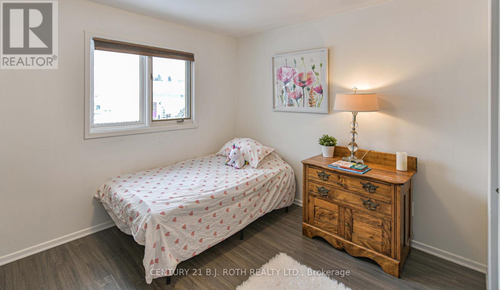 Bedroom - 201 Point Street, Clearview, ON - Indoor Photo Showing Bedroom