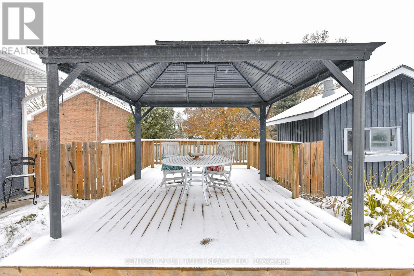 Backyard pergola and decking - 201 Point Street, Clearview, ON - Outdoor With Deck Patio Veranda With Exterior