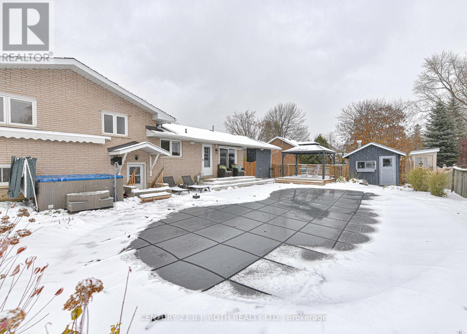 In ground pool - 201 Point Street, Clearview, ON - Outdoor