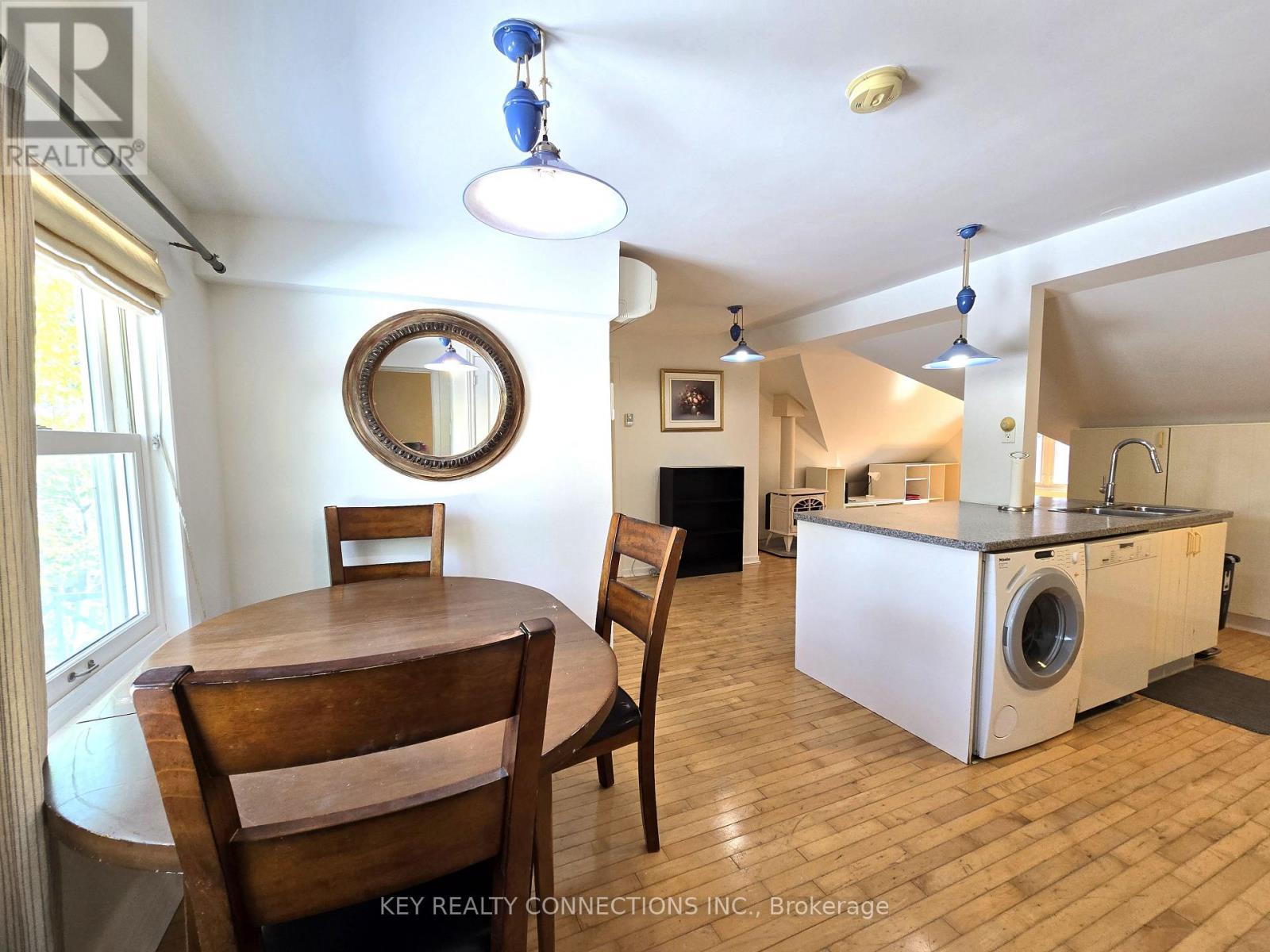 3rd floor accessory unit - 208 King Street E, Kingston, ON - Indoor Photo Showing Laundry Room