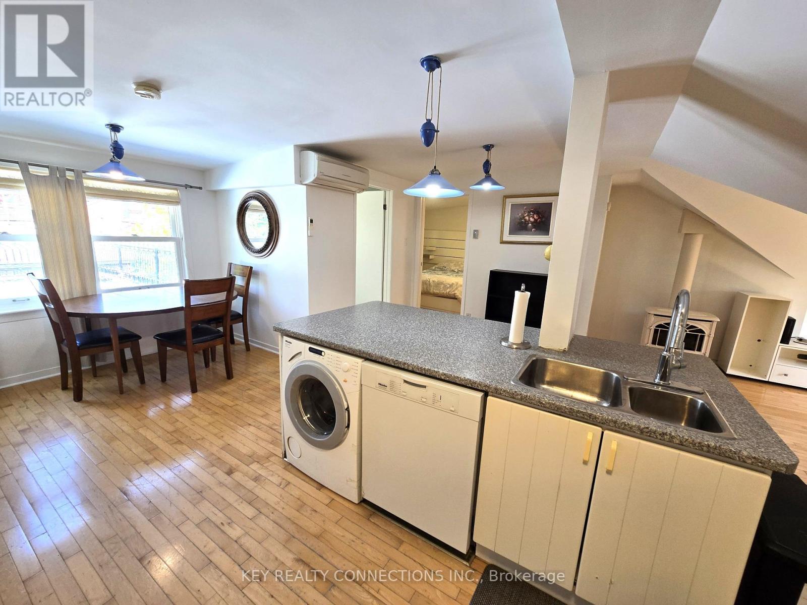 3rd floor accessory unit-Kitchen & dining - 208 King Street E, Kingston, ON - Indoor Photo Showing Kitchen