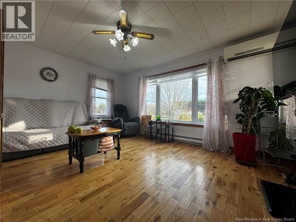 197 Rue Principale, Neguac, NB - Indoor Photo Showing Living Room