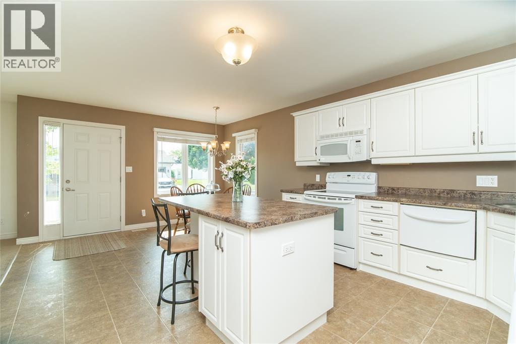 1940 London Line Unit# 207, Sarnia, ON - Indoor Photo Showing Kitchen