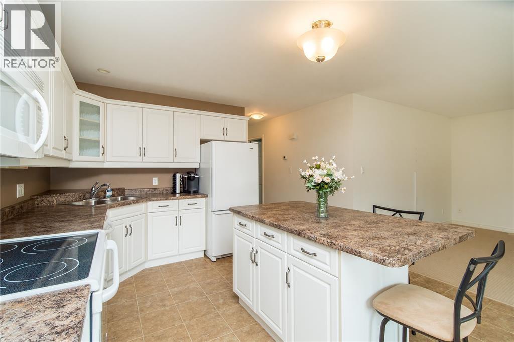 1940 London Line Unit# 207, Sarnia, ON - Indoor Photo Showing Kitchen With Double Sink
