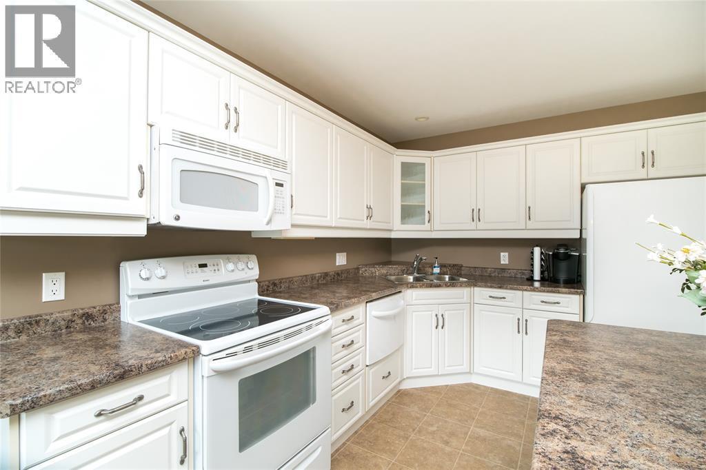 1940 London Line Unit# 207, Sarnia, ON - Indoor Photo Showing Kitchen With Double Sink
