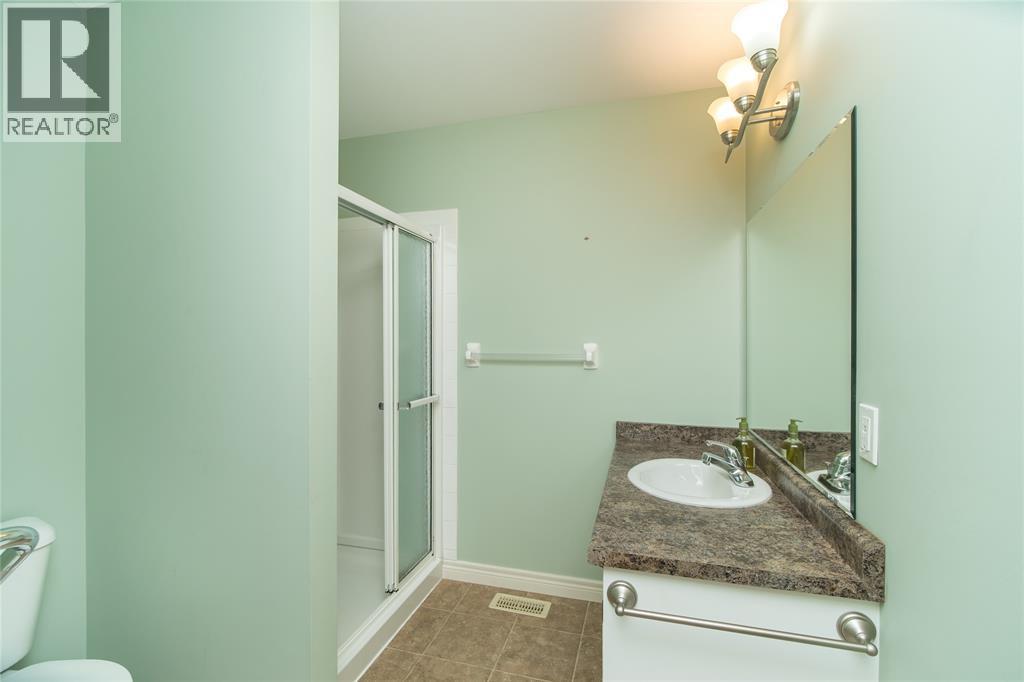 1940 London Line Unit# 207, Sarnia, ON - Indoor Photo Showing Bathroom