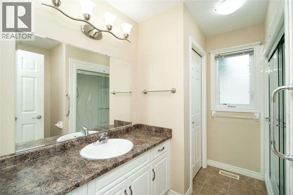 1940 London Line Unit# 207, Sarnia, ON - Indoor Photo Showing Bathroom