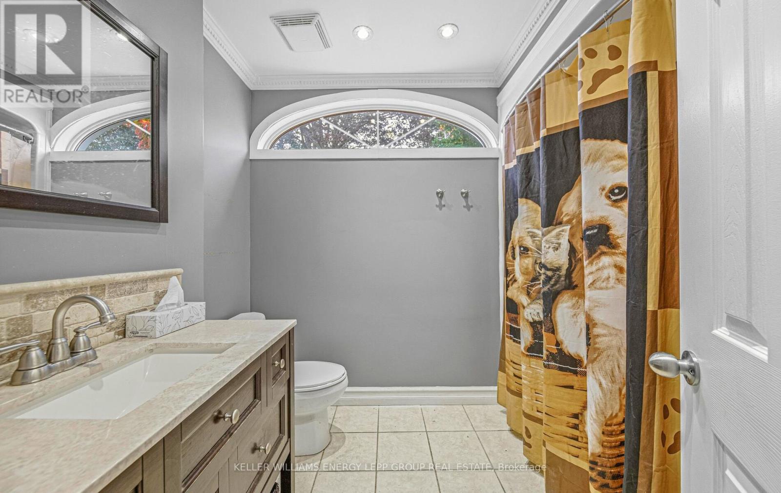 61 Wellington Street, Clarington (Bowmanville), ON - Indoor Photo Showing Bathroom