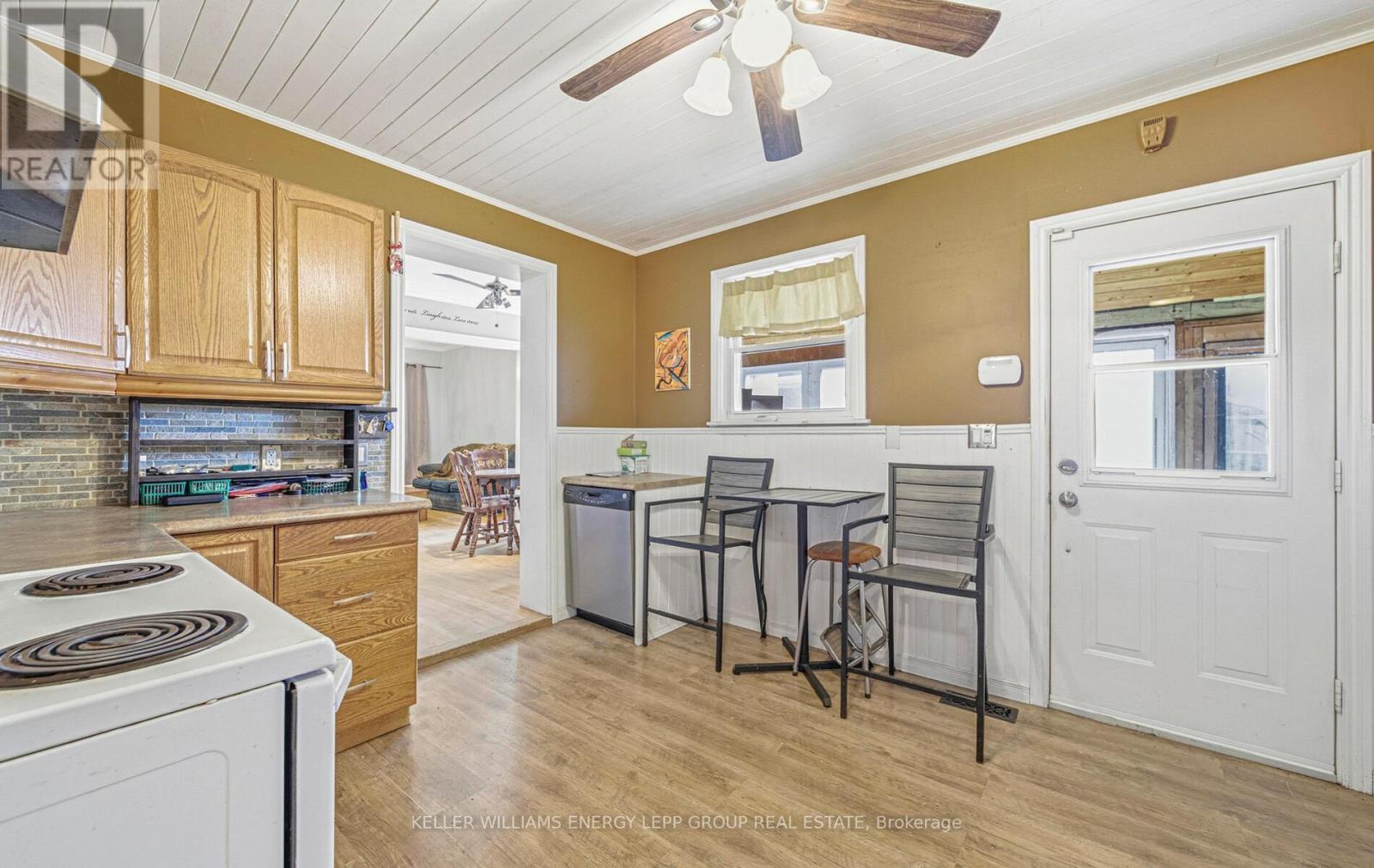 61 Wellington Street, Clarington (Bowmanville), ON - Indoor Photo Showing Kitchen