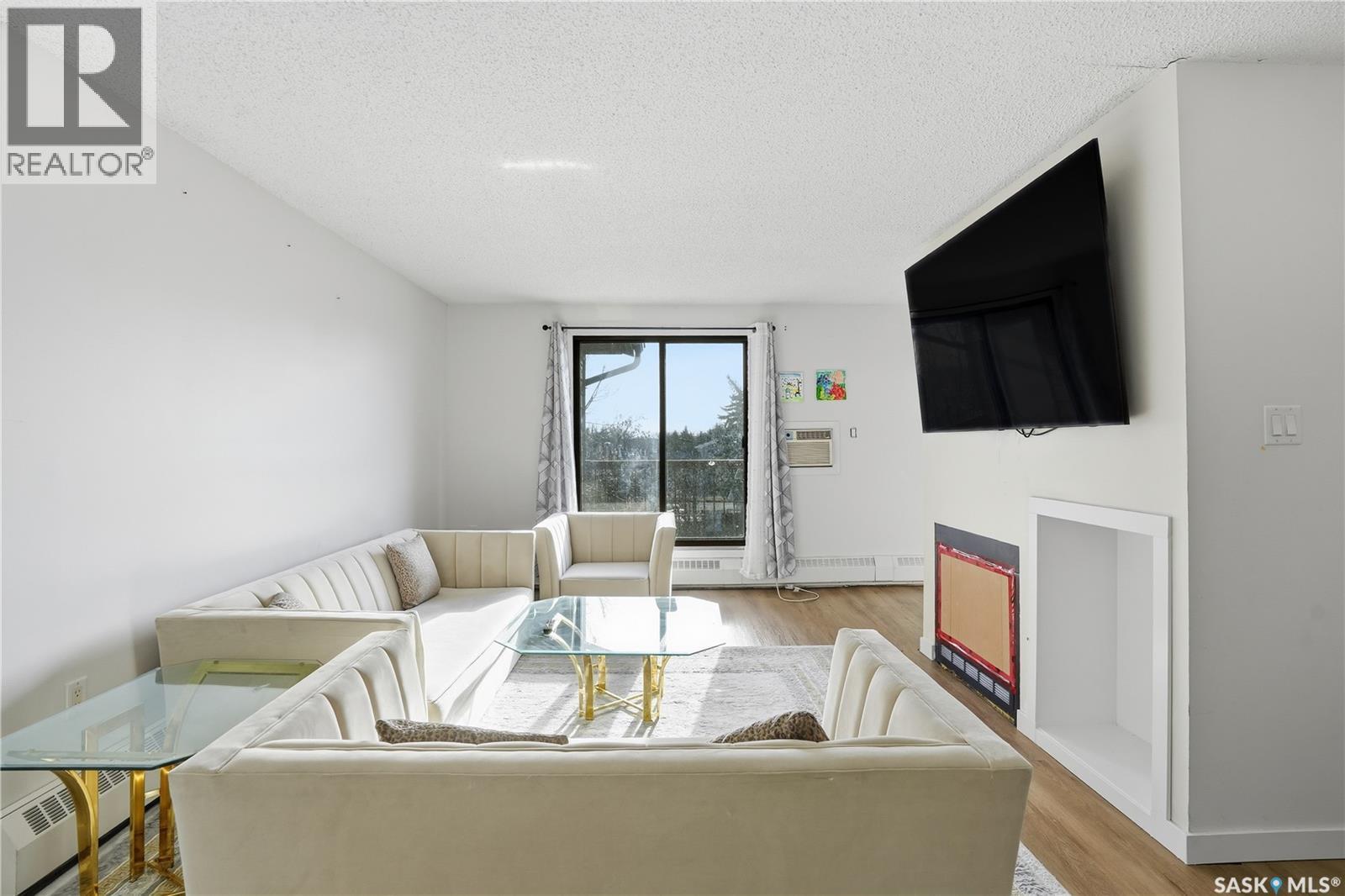 306 31 Rodenbush Drive, Regina, SK - Indoor Photo Showing Living Room