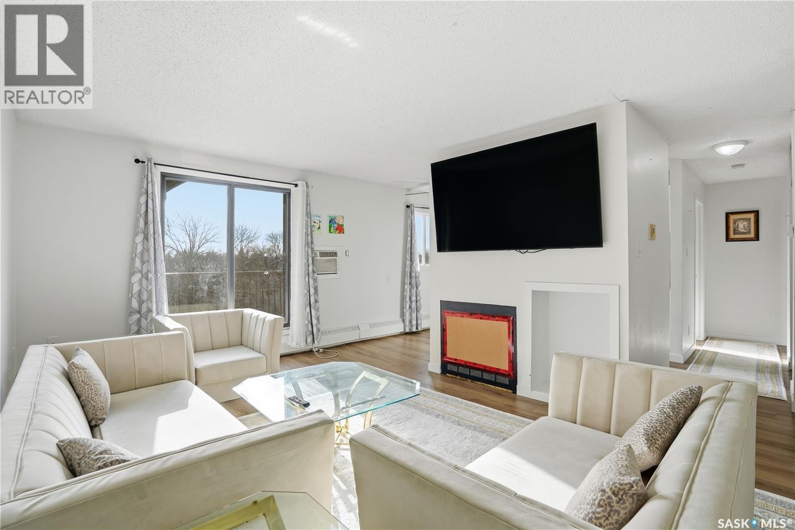 306 31 Rodenbush Drive, Regina, SK - Indoor Photo Showing Living Room