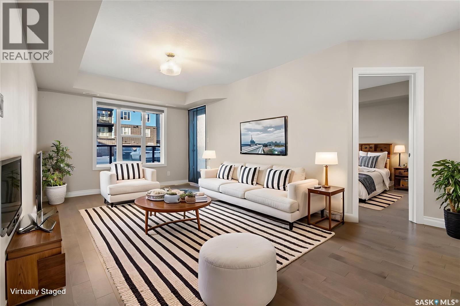 103 5303 Universal Crescent, Regina, SK - Indoor Photo Showing Living Room