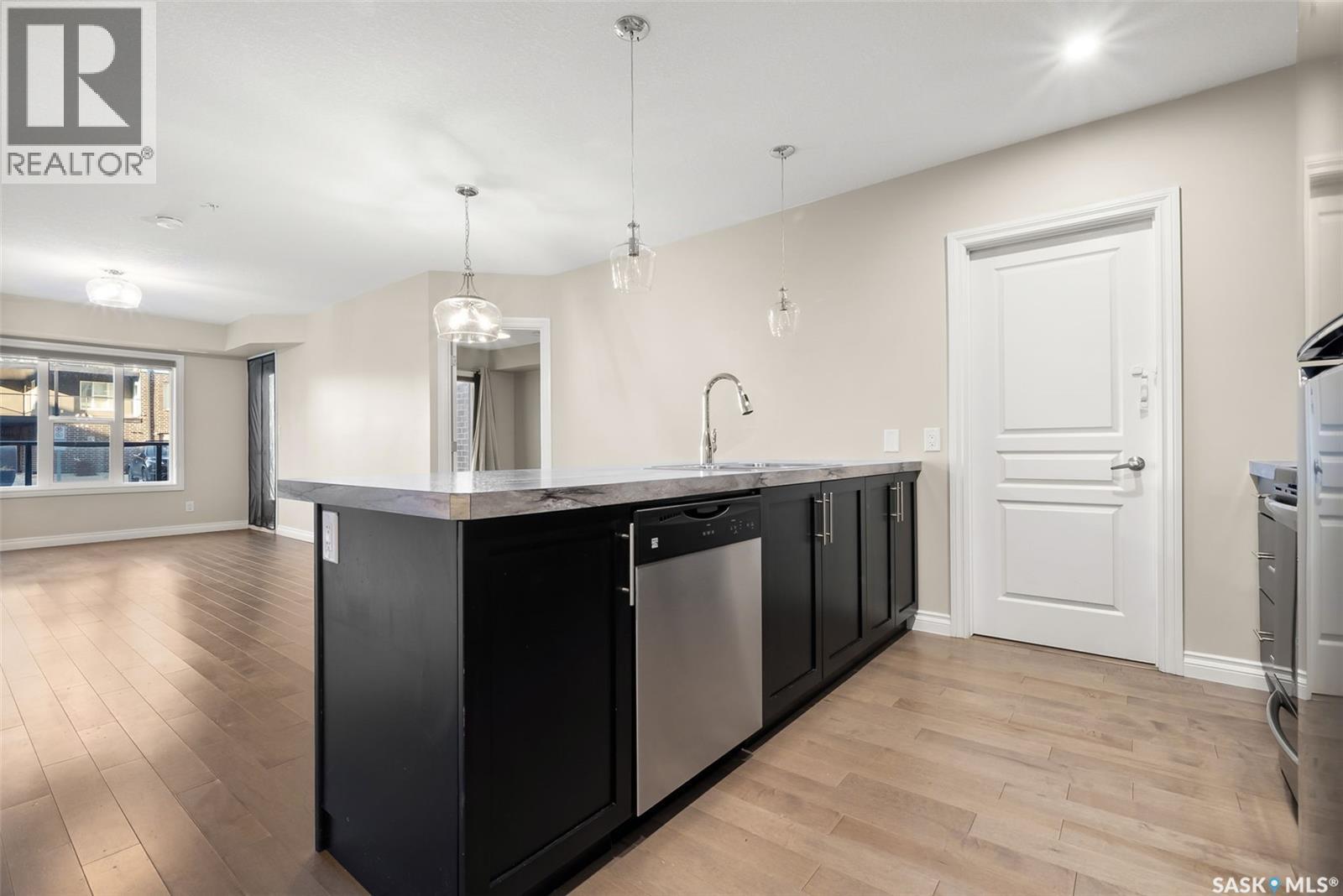 103 5303 Universal Crescent, Regina, SK - Indoor Photo Showing Kitchen With Upgraded Kitchen