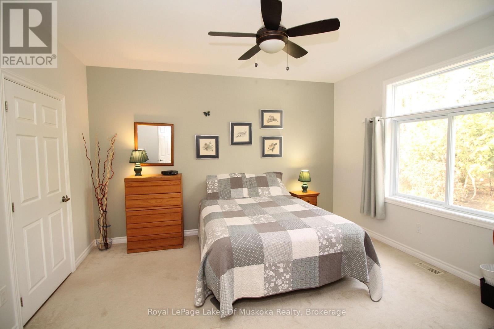 142 Pineridge Gate, Gravenhurst (Muskoka (S)), ON - Indoor Photo Showing Bedroom