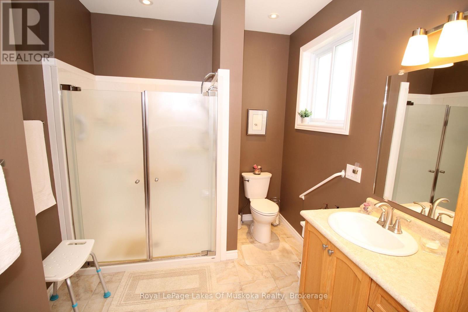 142 Pineridge Gate, Gravenhurst (Muskoka (S)), ON - Indoor Photo Showing Bathroom